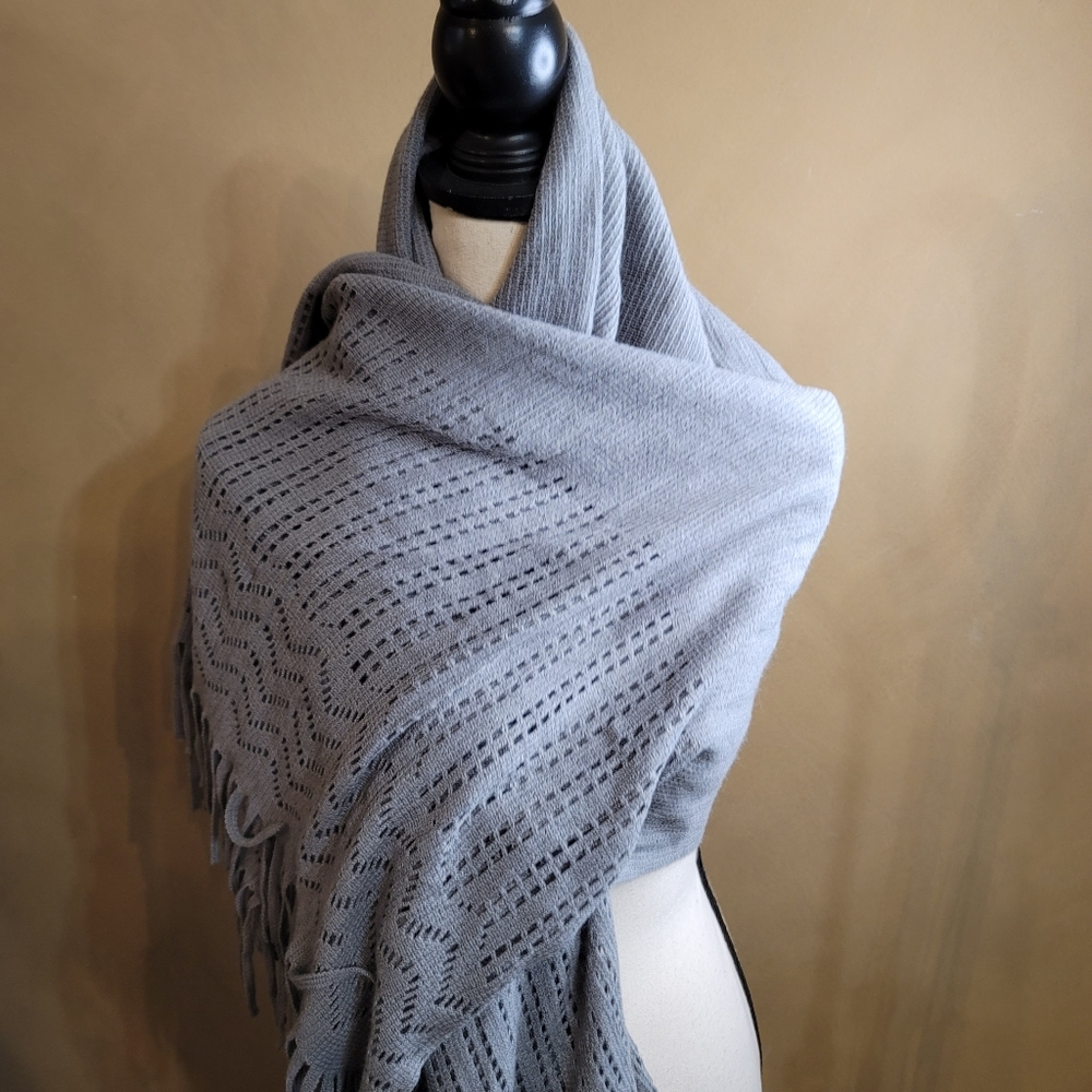 VCNY Home Wrap in Grey Fringe